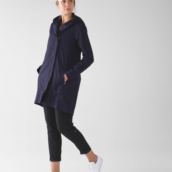 lululemon SAVASANA WATERPROOF JACKET II DEEP INDIGO Sz 8 - Picture 2 of 7